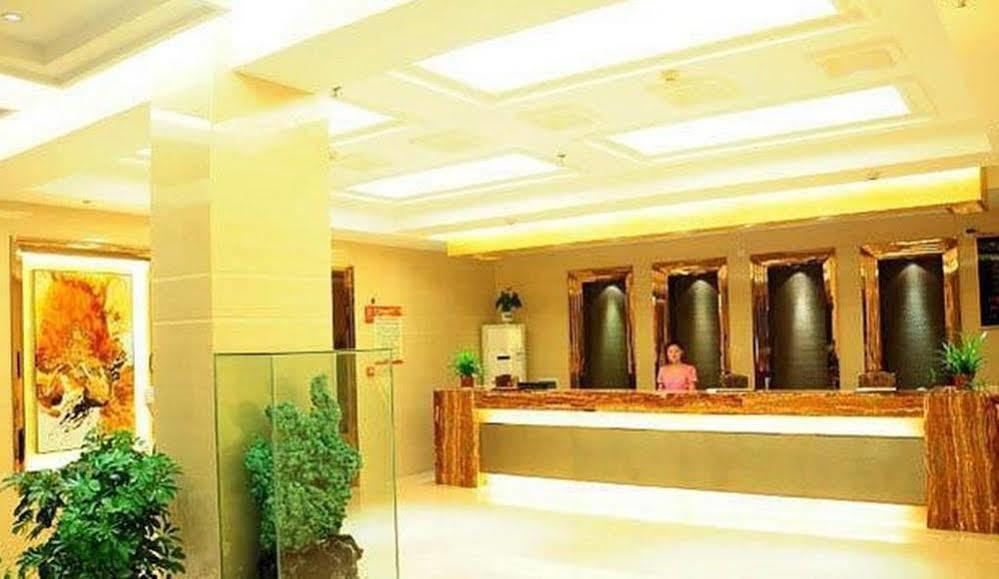 Ronghe Holiday Hotel Shiyan  Екстериор снимка