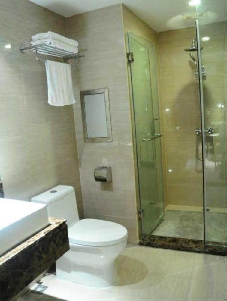 Ronghe Holiday Hotel Shiyan  Екстериор снимка