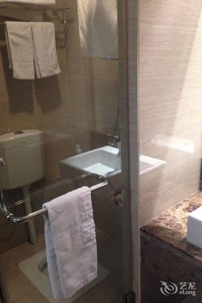 Ronghe Holiday Hotel Shiyan  Екстериор снимка
