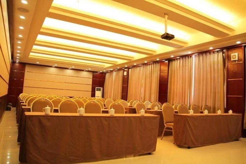 Ronghe Holiday Hotel Shiyan  Екстериор снимка