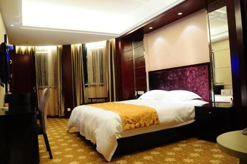 Ronghe Holiday Hotel Shiyan  Екстериор снимка