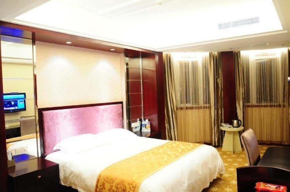 Ronghe Holiday Hotel Shiyan  Екстериор снимка